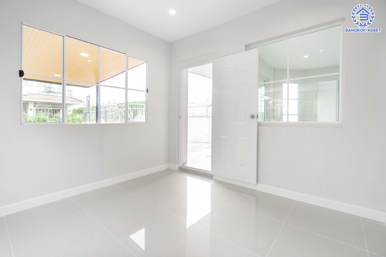 บ้านมือสองตกแต่งใหม่ แบรนด์ LH ม.ชลลดา บางใหญ่-เซ็นทรัลเวสต์เกต หลังมุม เนื้อที่ 57.4 ตร.ว. ฟังก์ชัน 4 ห้องนอน 2 ห้องน้ำ 1 ห้องอเนกประสงค์ 2 ที่จอดรถ Facilities ครบครัน บนทำเลเดินทางสะดวก เชื่อมต่อถ.กาญจนาภิเษก และเพียง 10 นาทีถึงรถไฟฟ้า "สถานีคลองบางไผ่"